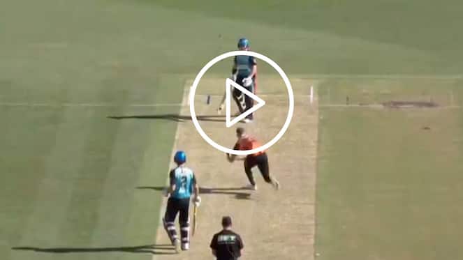 [Watch] MI Star Jason Behrendorff Sizzles With A Stunning 'Caught & Bowled' In BBL Knockout 